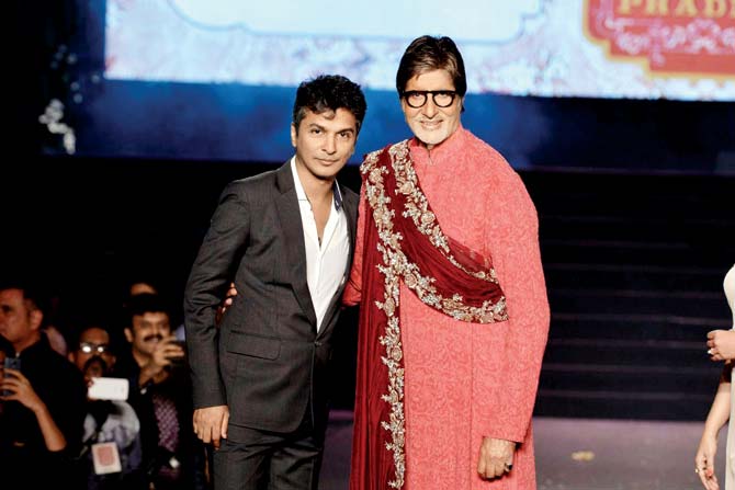 Vikram Phadnis with Amitabh Bachchan at his show