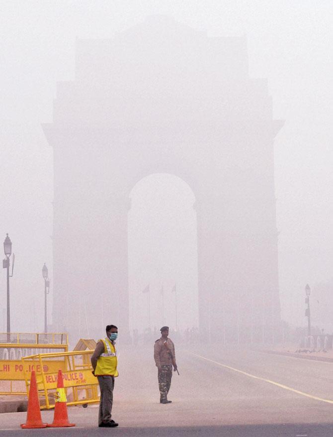 A thick blanket of fog covers the India Gate in New Delhi on Friday morning. PIC/PTI