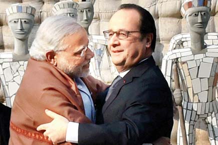 PM Modi meets French President Francois Hollande at Chandigarh's famous Rock Garden
