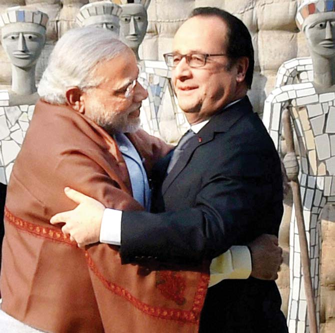 Brothers in arms: Prime Minister Narendra Modi and French President Hollande exchange greetings at the Rock Garden yesterday. Pic/PTI