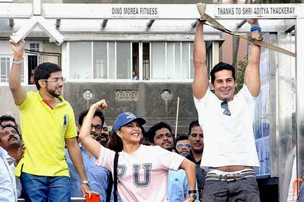 Dino Morea's 'illegal' open-air gym at Marine Drive taken down