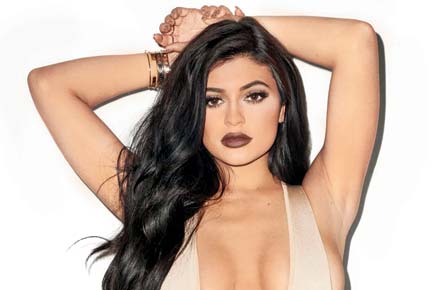 Kylie Jenner lashes out at paparazzi