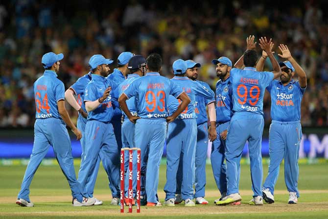 Team India celebrates the fall of an Australian wicket