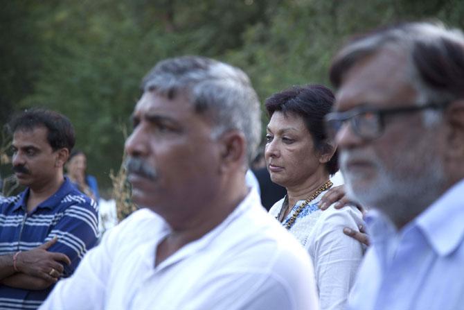  Family and friends give their condolences to Mallika Sarabhai, at the funeral of her mother Mrinalini Sarabhai on Thursday evening. Pictures courtesy Vinit Bhatt