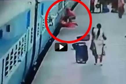 Graphic Video: Woman falls into platform gap at Borivali station, dies