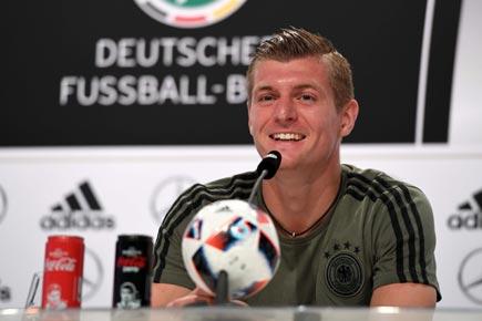 German midfielder Kroos says he is staying with Real Madrid