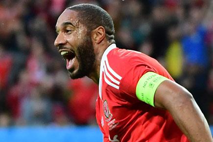 Wales captain Ashley Williams joins Everton