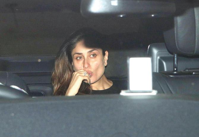 Kareena Kapoor was spotted late on Sunday night visiting buddy Karan Johar’s Bandra home. Pic/YOGEN SHAH