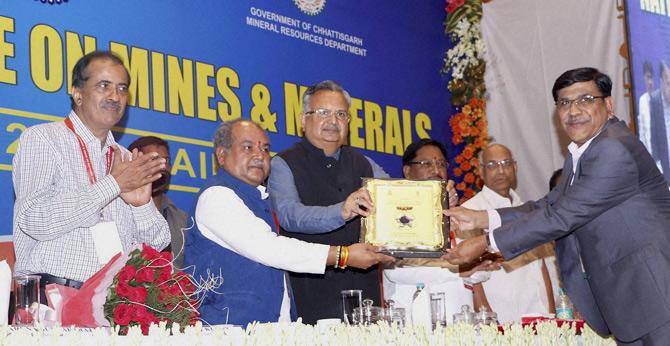Union Minister for Mines and Steel, Narendra Singh Tomar with Chief Minister of Chhattisgarh, Raman Singh at the inauguration of the National Conclave on Mines and Minerals, in Raipur. Pic/ PTI