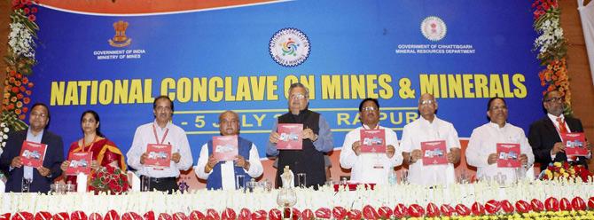 Union Minister for Mines and Steel, Narendra Singh Tomar along with Chief Minister of Chhattisgarh, Raman Singh, Minister of State for Mines and Steel, Vishnu Deo Sai, Secretary of Ministry of Mines, Balvinder Kumar releasing a publication at the inauguration of the National Conclave on Mines and Minerals, in Raipur