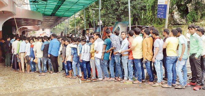 A serpentine queue outside Gaiety Cinema, Bandra, on Wednesday afternoon. Pic/Datt Kumbhar