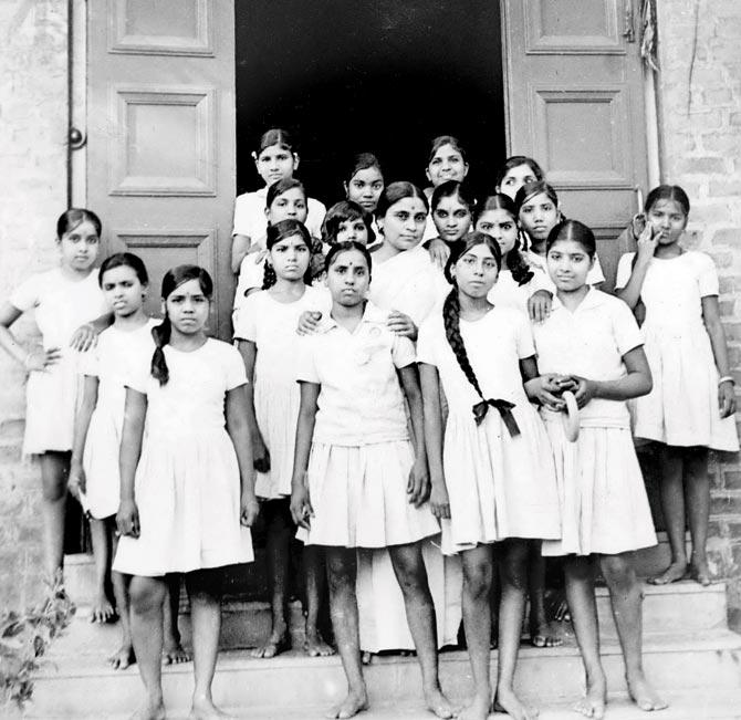 Ela Bhatt (centre, in saree), founder of SEWA, was a teacher at Kanyagruha, a school for daughters of textile workers set up by Anasuya Sarabhai