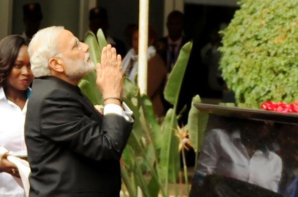 Narendra Modi pays tribute to Mahatma Gandhi at Nairobi
