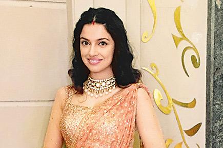 Divya Khosla Kumar looks resplendent at her sister's wedding!