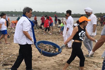 Subhash Ghai helps to clean Mumbai's Versova beach