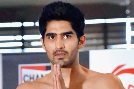 Vijender Singh does a 'Sultan' during weigh-in