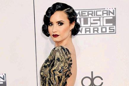 Is Demi Lovato dating a MMA fighter?