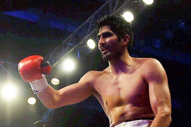 Star Indian boxer Vijender Singh celebrates after beating Australia