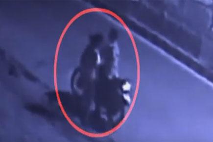 Watch video: Two men kidnap child in Agra, flee on bike