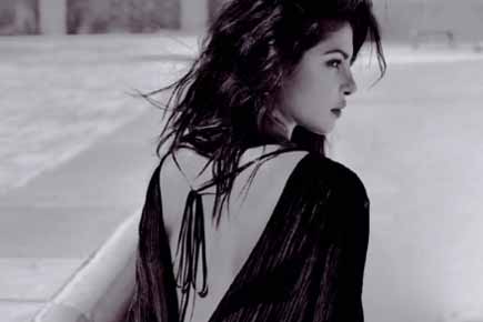 Priyanka Chopra flaunts her 'sexy back' in this smokin' hot photo!