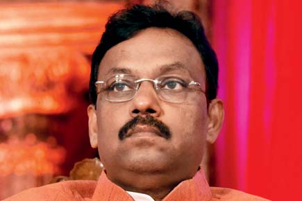 Include post-Independence events in history textbooks: Vinod Tawde