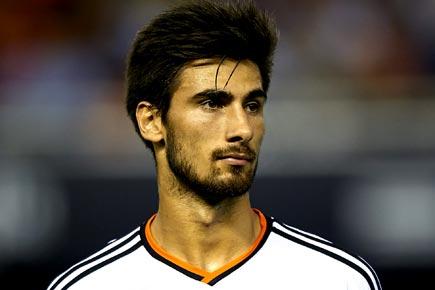 Barca agree on Andre Gomes deal