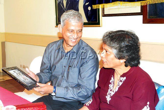 Hockey greats MM Somaya and Eliza Nelson at a function arranged by the Sports Journalists Association of Mumbai at the Cricket Club of India yesterday. Pic/Bipin Kokate