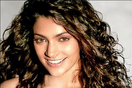 Saiyami Kher: Only nervous about living up to Gulzar's writing