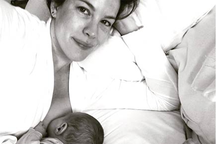 Liv Tyler shares breastfeeding photograph
