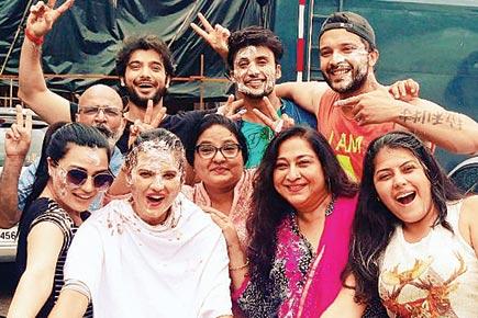 'Kasam Tere Pyaar Ki' cast hosts farewell bash for Kratika Sengar