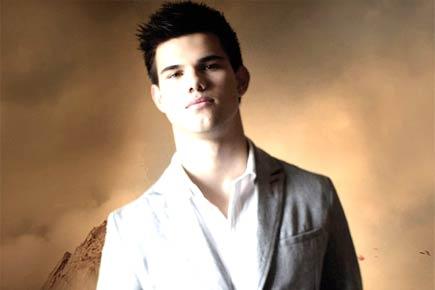 Taylor Lautner: Women touch me without permission
