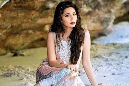 When SRK made her 'Raees' co-star Mahira Khan forget her lines