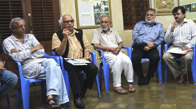 (L to R) Jatin Desai, Sudheendra Kulkarni, TRK Ssomaiya, Feroz Mithiborewala ( extreem right) during the meeting held to decide the Gandhi Edi march for Indo Pak Unity at Sarvoday Mandal, Nana Chowk today 28/07/2016.