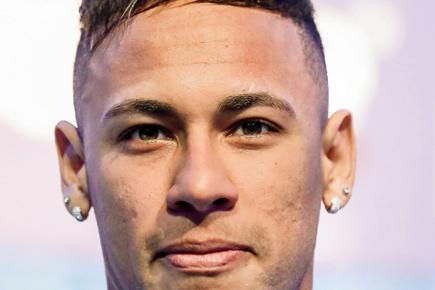Neymar fan caught in a laundry room of team's hotel