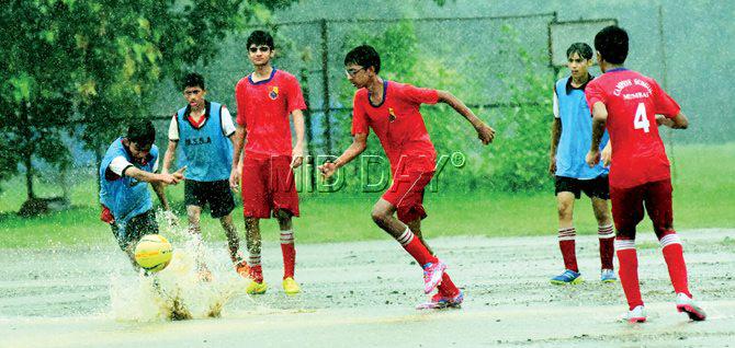  A St Marys player clears the ball away from Campions forwards (in red) during an MSSA U-16 Div-I tie at Azad Maidan yesterday. Pic/Atul Kamble