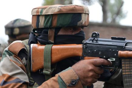 Kashmir: 2-3 militants trapped in building in Pampore, say cops 