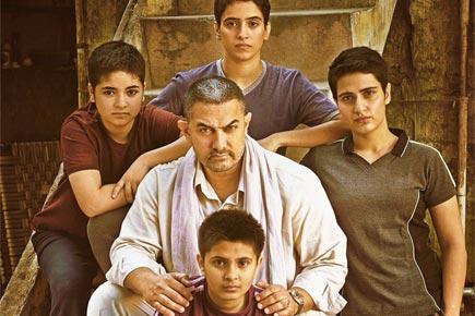'Hum Paanch'! Aamir Khan unveils power-packed 'Dangal' poster