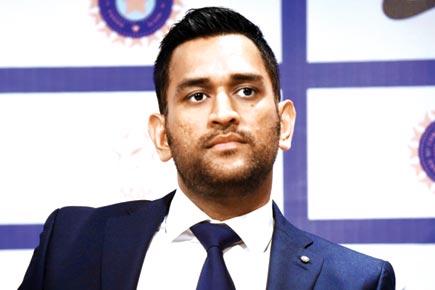 MS Dhoni gives motivational speech to Caribbean-bound Team India