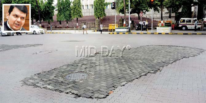 It was at the Mantralaya junction that the ride got bumpy because of potholes and uneven paver blocks. Pic/Bipin Kokate