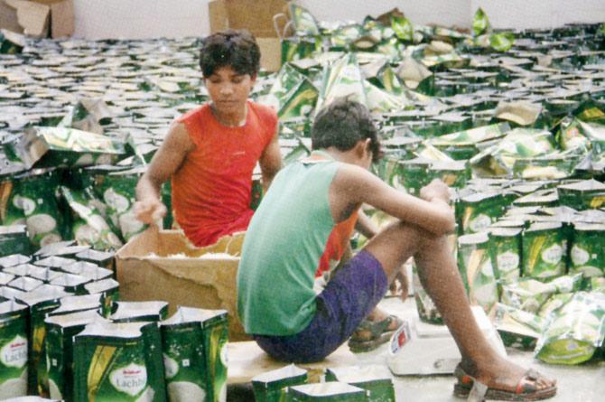 Contractors bag semiya at Prabhu Agarwal’s Singur factory near Kolkata