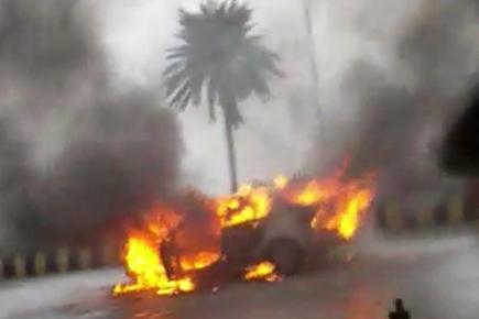 Car catches fire in Mumbai, causes traffic jam