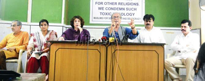 (From left) Activists Irfan Engineer, Noorjehan Niaz, Zeenat Shaukhat Ali, Javed Anand, Feroze Mithiborwala and Kapil Patil speak at length on Dr Zakir Naik’s ‘toxic theology’. Pic/Bipin Kokate