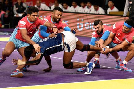 Pro Kabaddi League: Jaipur edge out Delhi to shoot to top of table