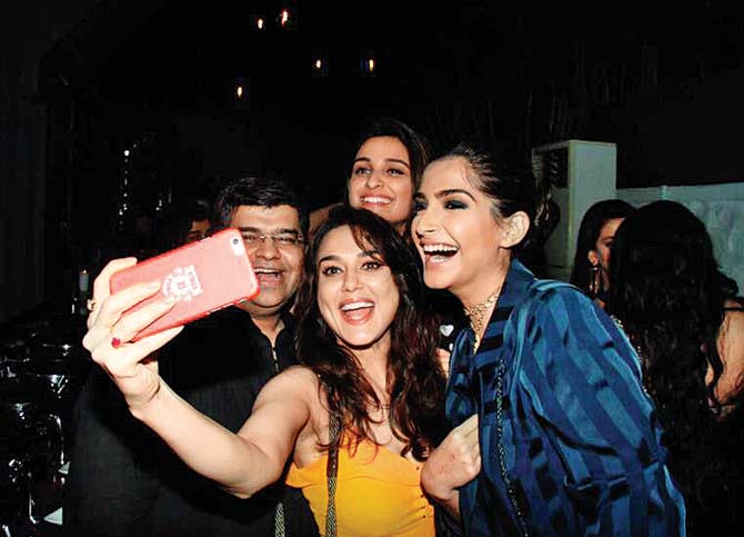 (From left) Jitesh Pillai with Preity Zinta, Parineeti Chopra and Sonam Kapoor