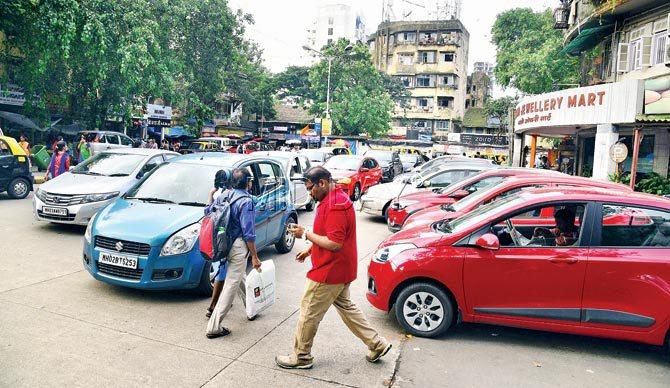 The already busy area outside Matunga station gets further congested because of illegal parking. Pic/Atul Kamble