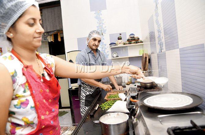 Omkar and Pooja Joshi prepare polis (dosa) at their Thane home. Pics/Sameer Markande
