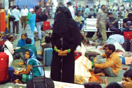 Mumbai: For Rs 150, enjoy AC, buffet as you wait for your train