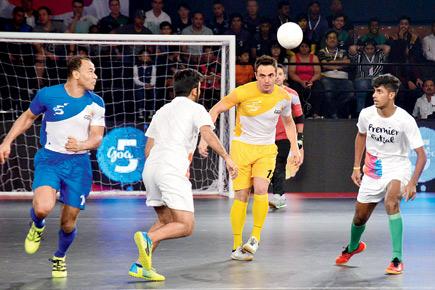 Mumbai 5's crowned Premier Futsal 2016 champions