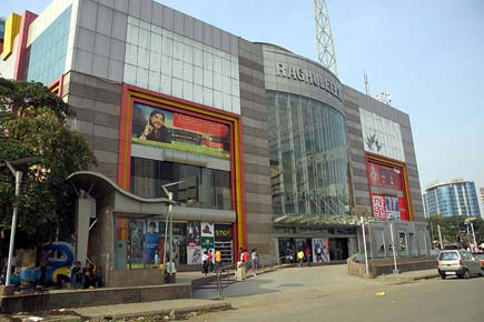 Spurned, 20-year-old jumps from third floor of Navi Mumbai mall