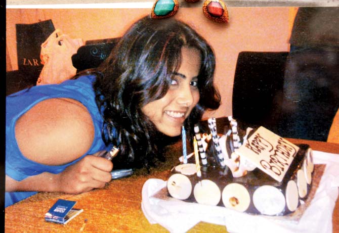 Sanam died on October 2, 2012, while celebrating her birthday with friends in Pune